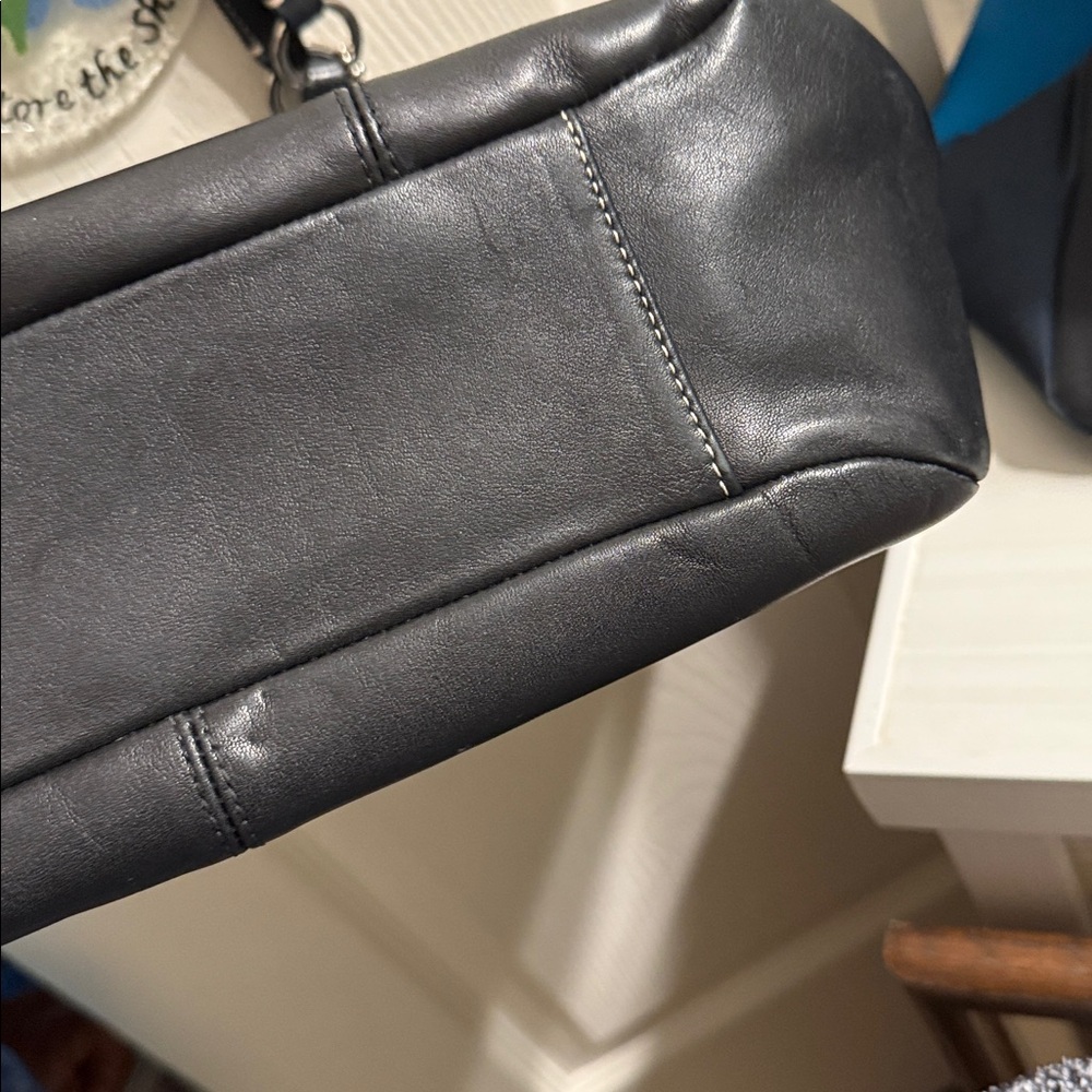 Coach Collector this butter, soft, perfect condition, vintage coach bag 14x8 - Picture 5 of 5